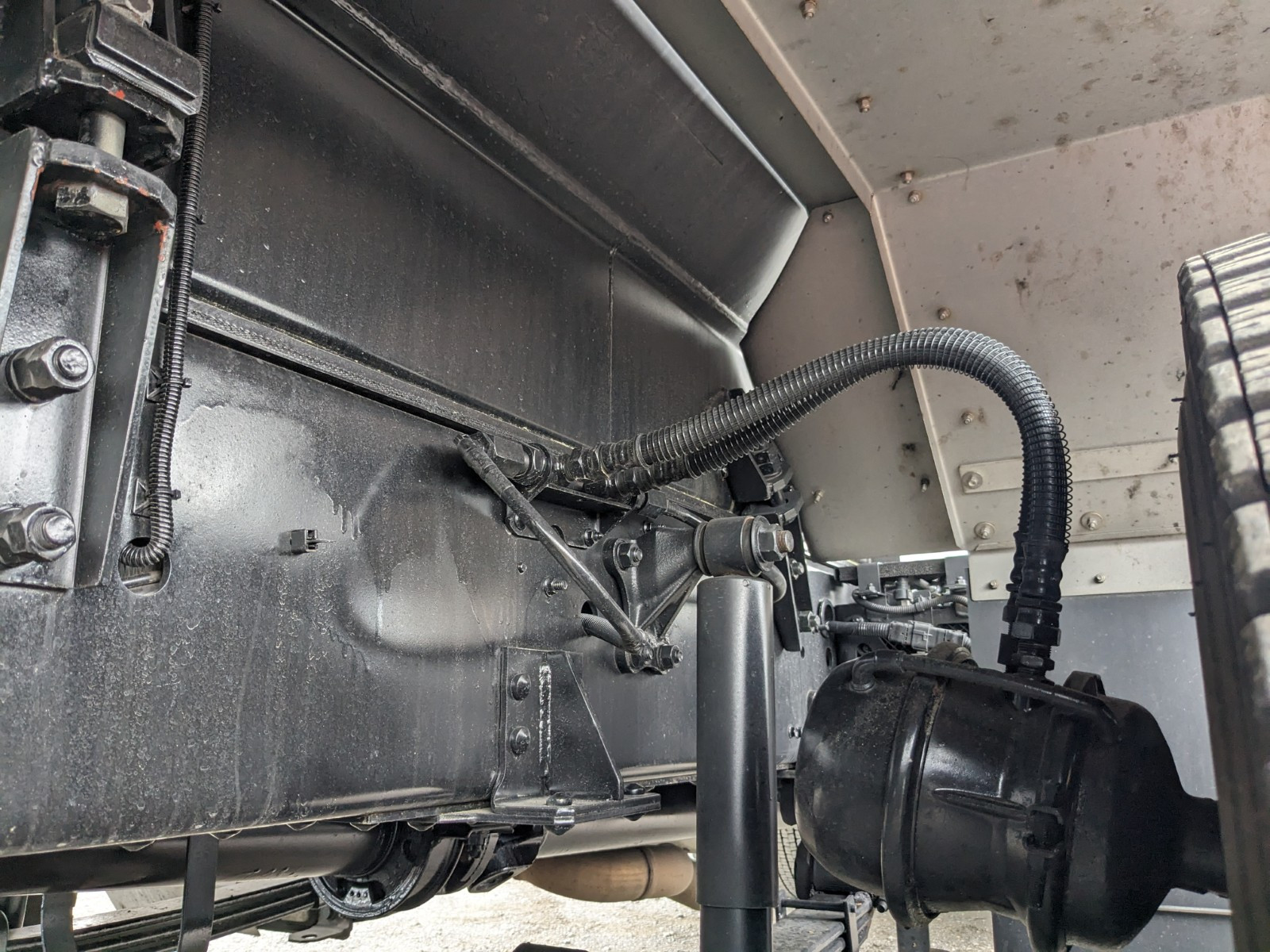 いすゞ ギガ 2PG-CYE77DM(6x2)の写真23