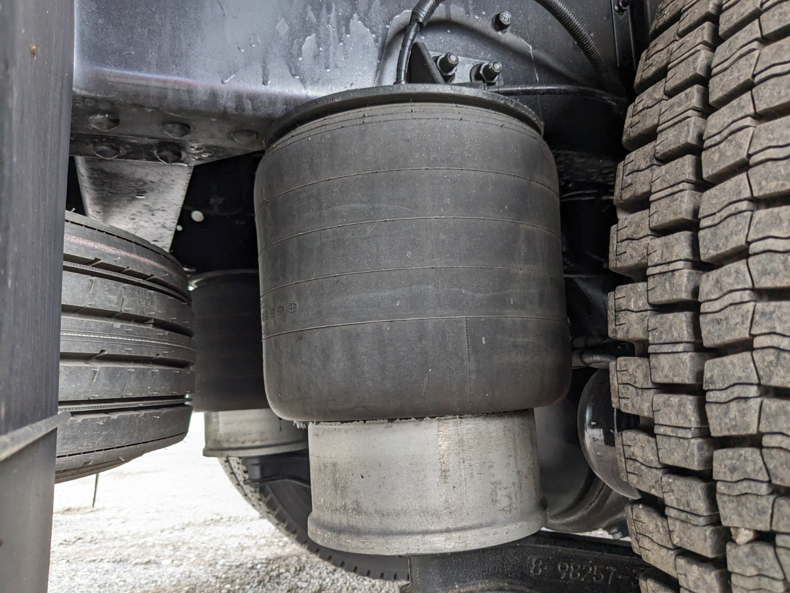 いすゞ ギガ 2PG-CYE77DM(6x2)の写真27