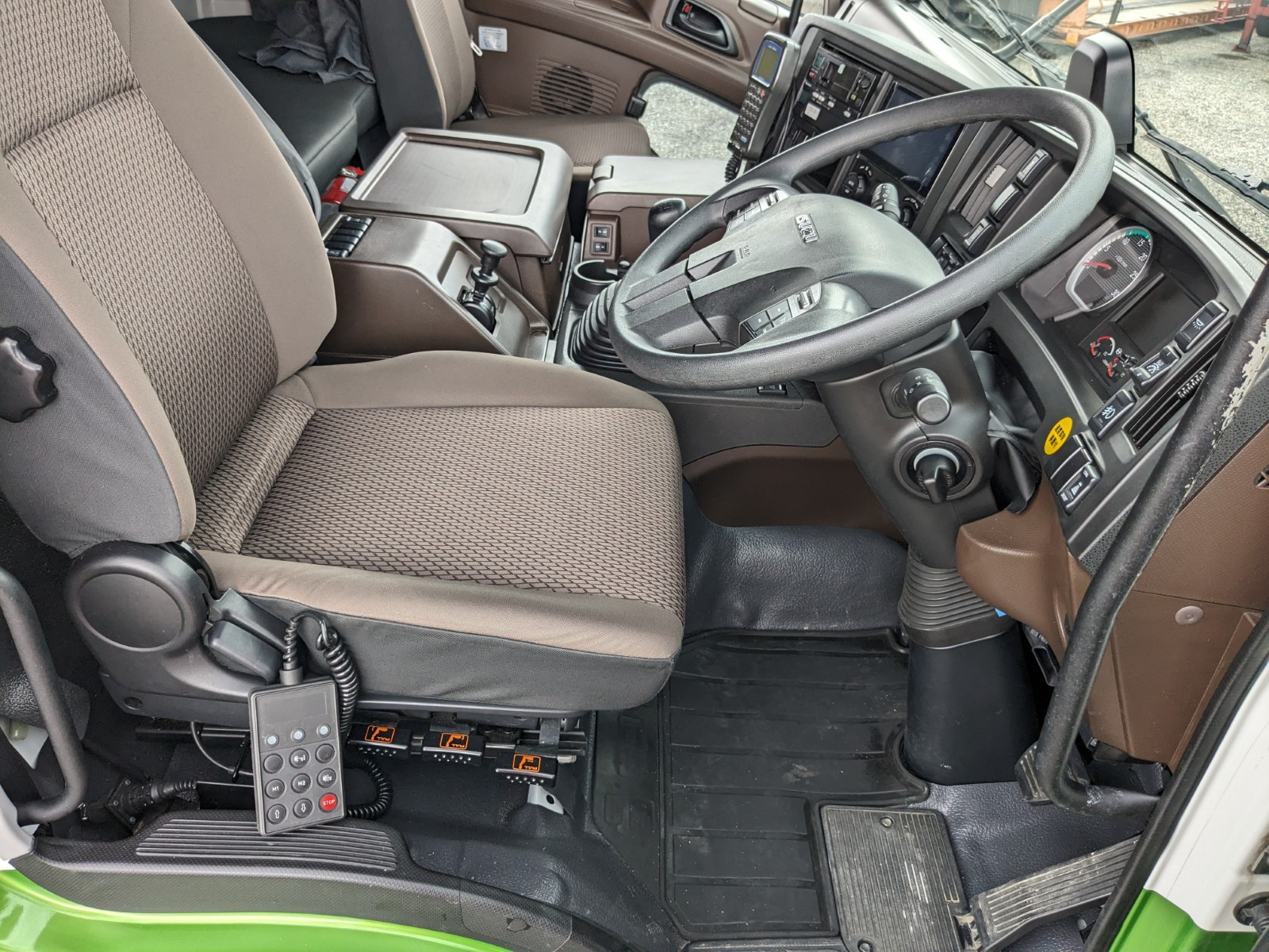 いすゞ ギガ 2PG-CYE77DM(6x2)の写真29