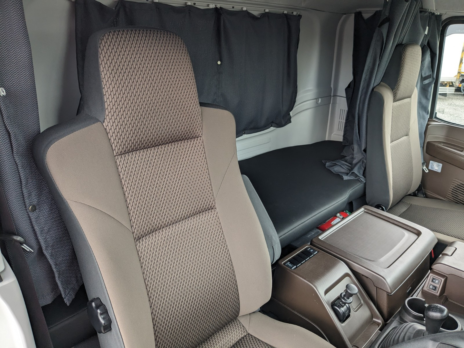 いすゞ ギガ 2PG-CYE77DM(6x2)の写真31