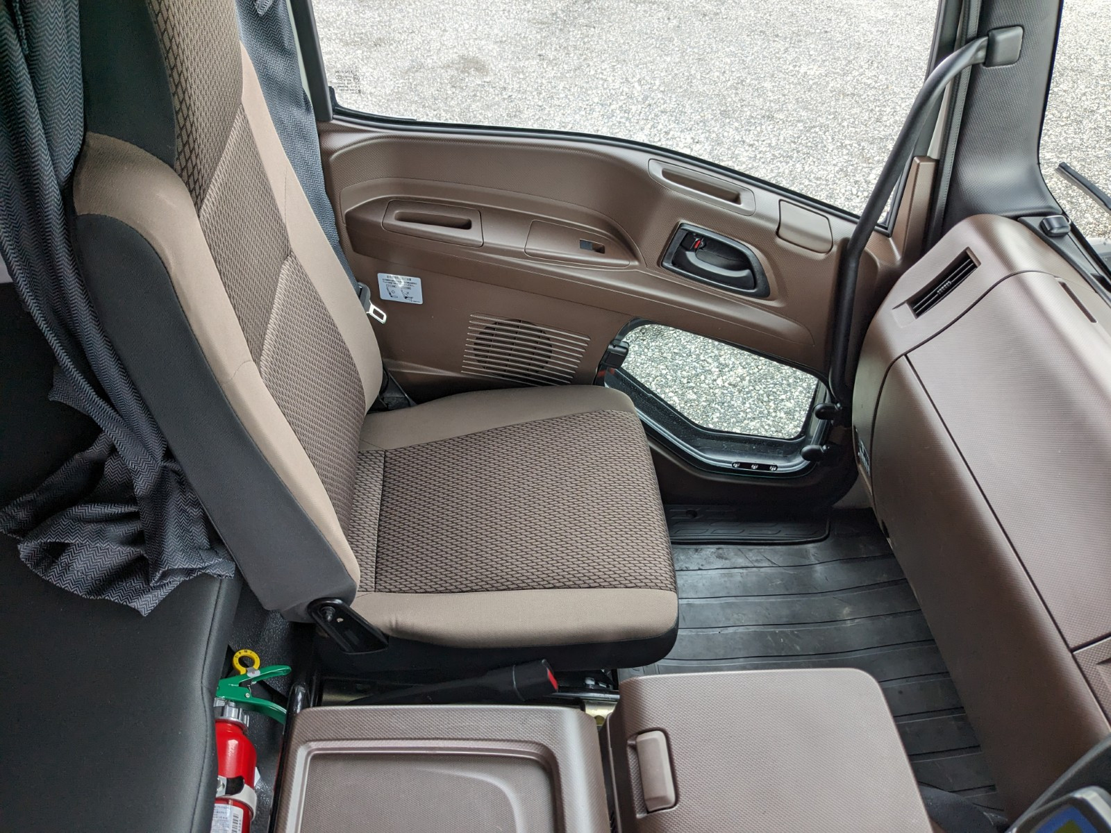 いすゞ ギガ 2PG-CYE77DM(6x2)の写真32