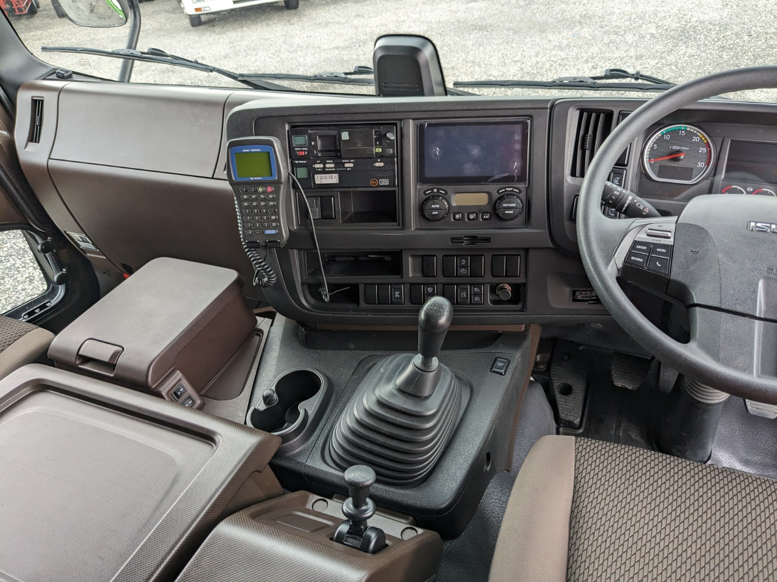 いすゞ ギガ 2PG-CYE77DM(6x2)の写真33