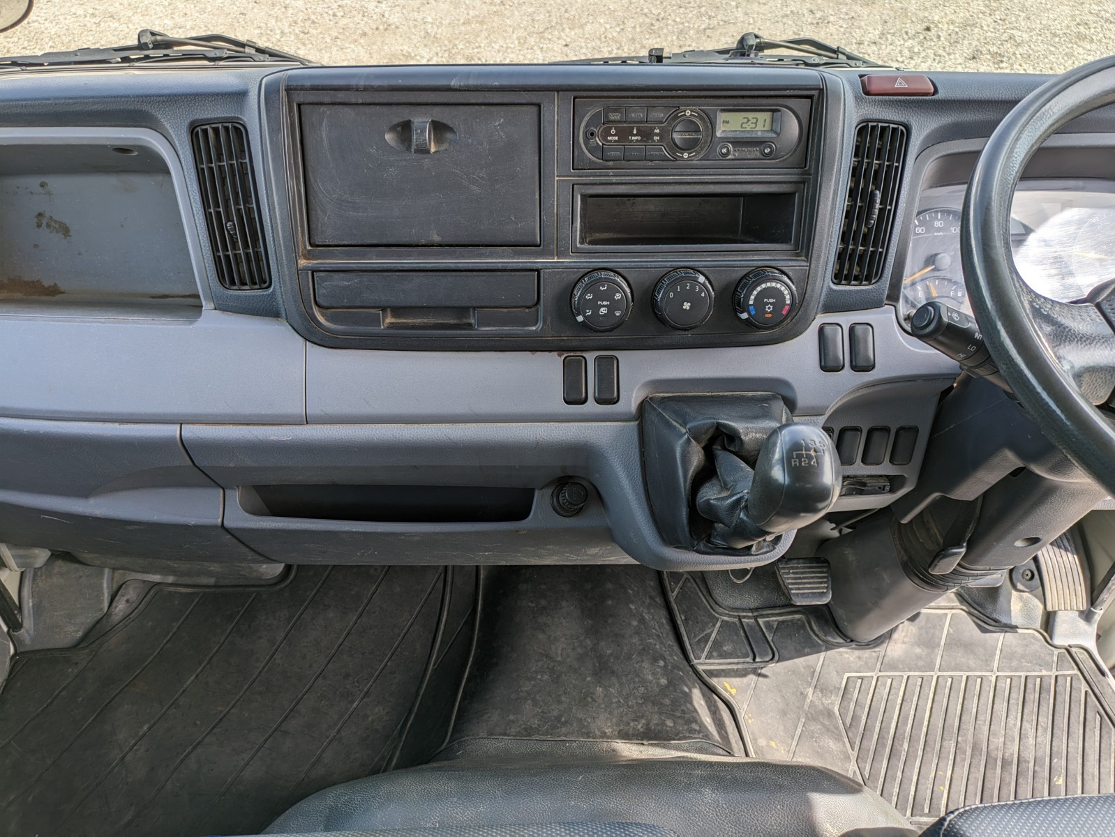 三菱 キャンター TKG-FBA30(2WD)の写真34