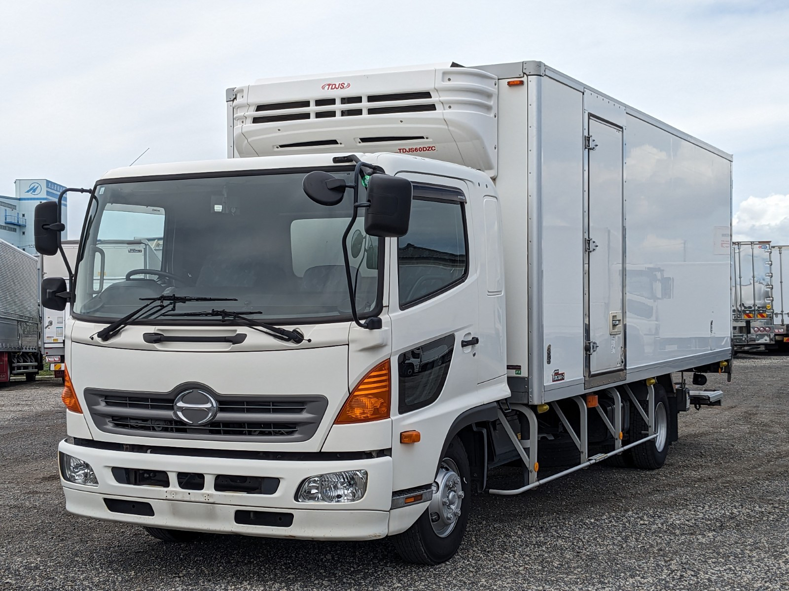 日野 レンジャー TKG-FD9JLAA(2WD)の写真1