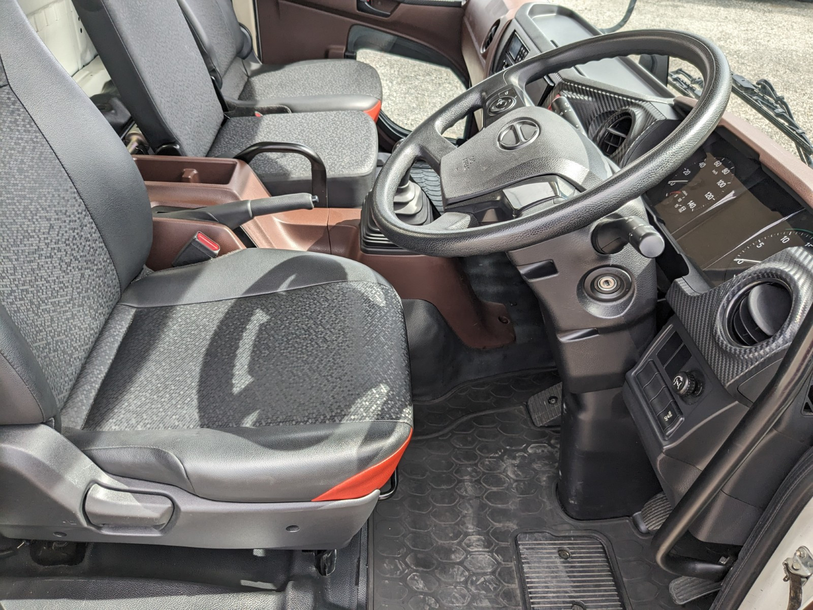 日野 レンジャー 2KG-FC2ABA(2WD)の写真38