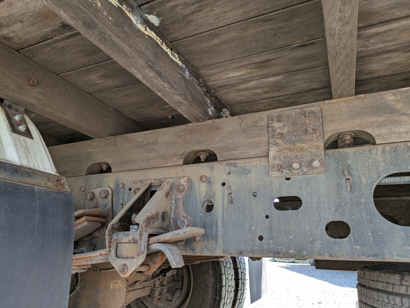 いすゞ フォワード 2PG-FRR90S1(2WD)の写真27