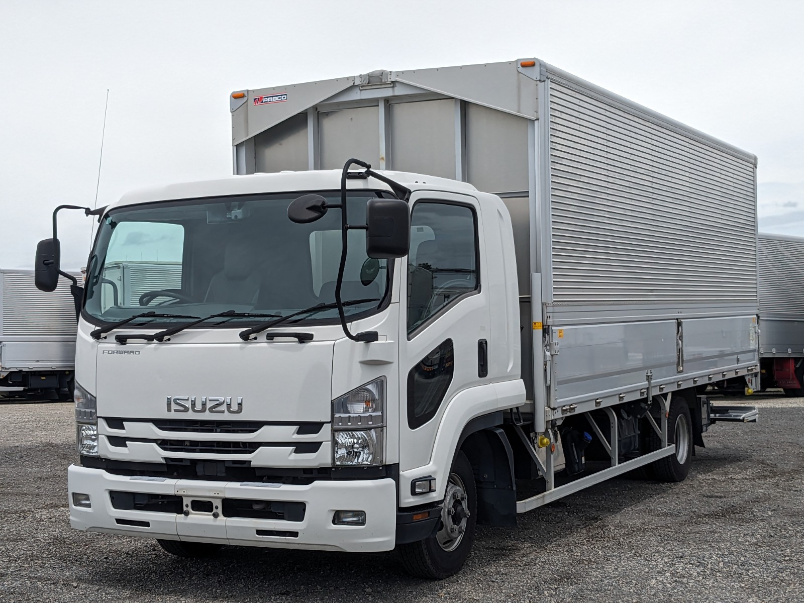 いすゞ フォワード 2PG-FRR90S2(2WD)の写真1