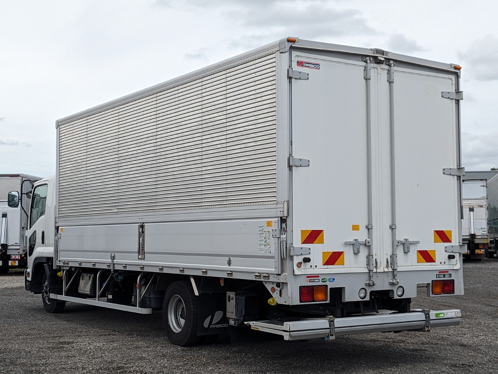 いすゞ フォワード 2PG-FRR90S2(2WD)の写真4