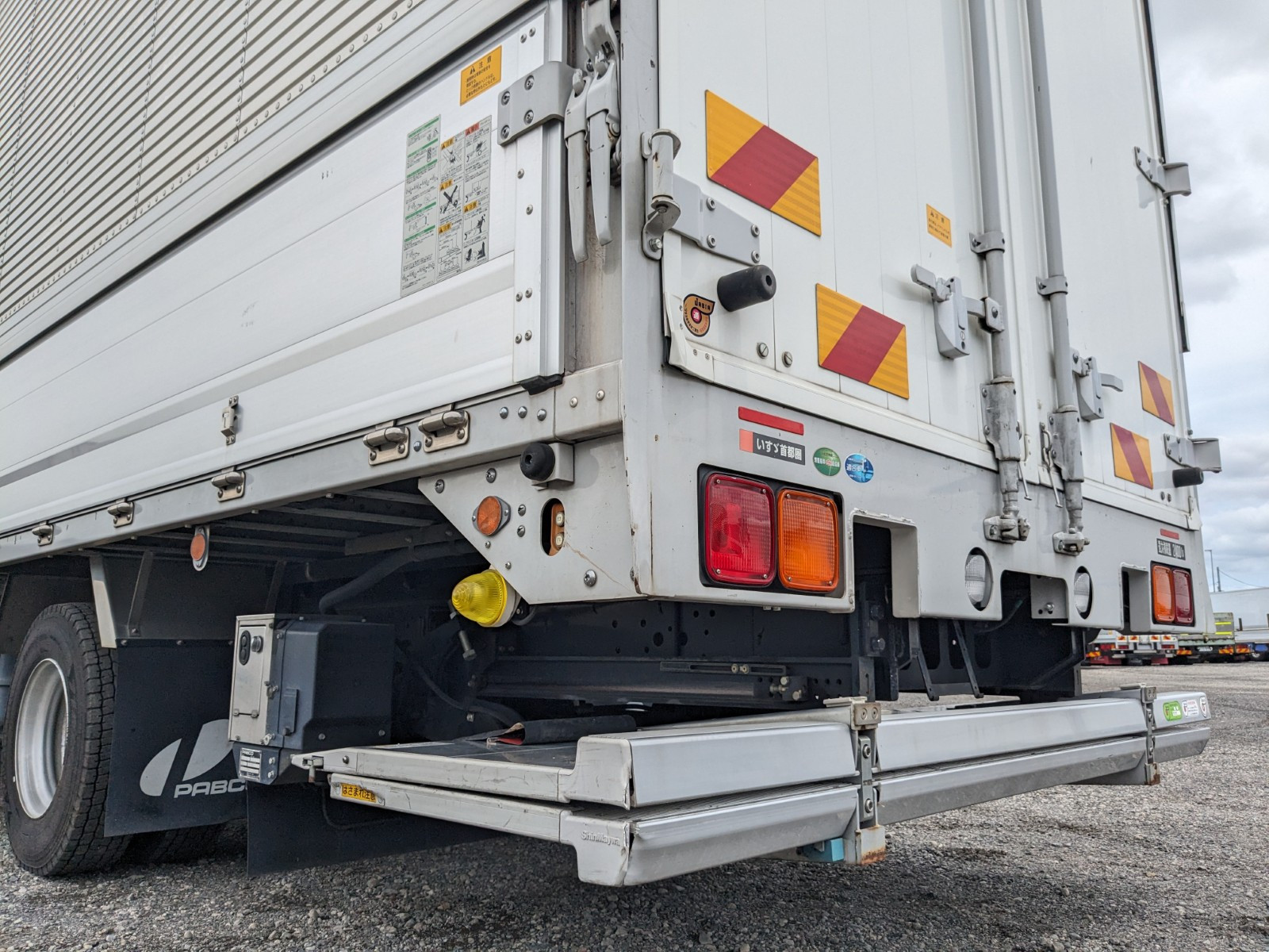 いすゞ フォワード 2PG-FRR90S2(2WD)の写真8