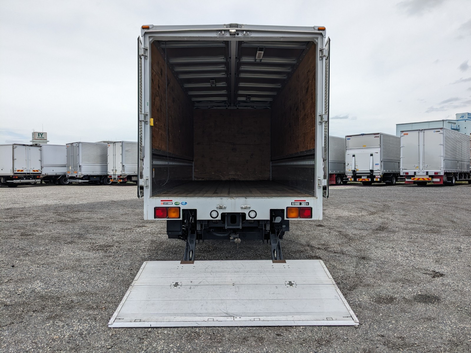 いすゞ フォワード 2PG-FRR90S2(2WD)の写真11