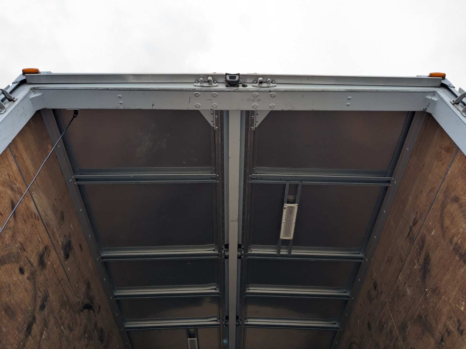 いすゞ フォワード 2PG-FRR90S2(2WD)の写真15