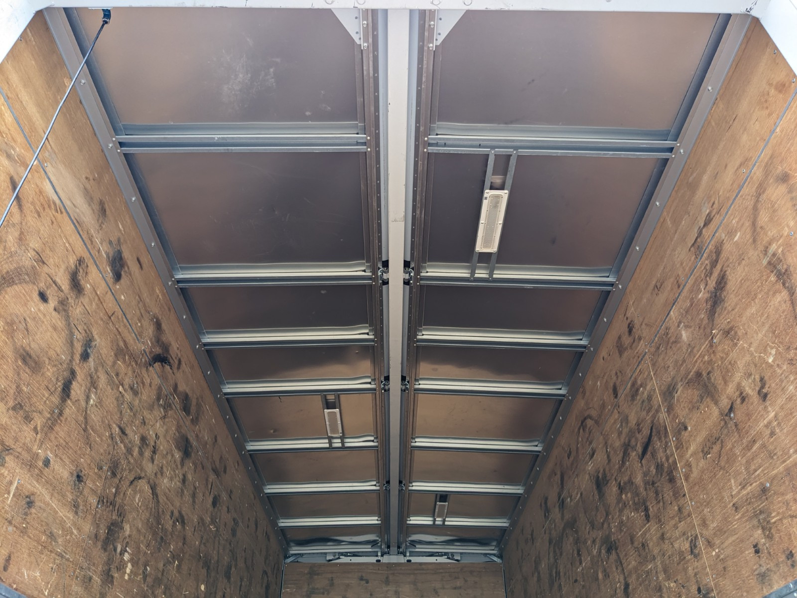 いすゞ フォワード 2PG-FRR90S2(2WD)の写真17