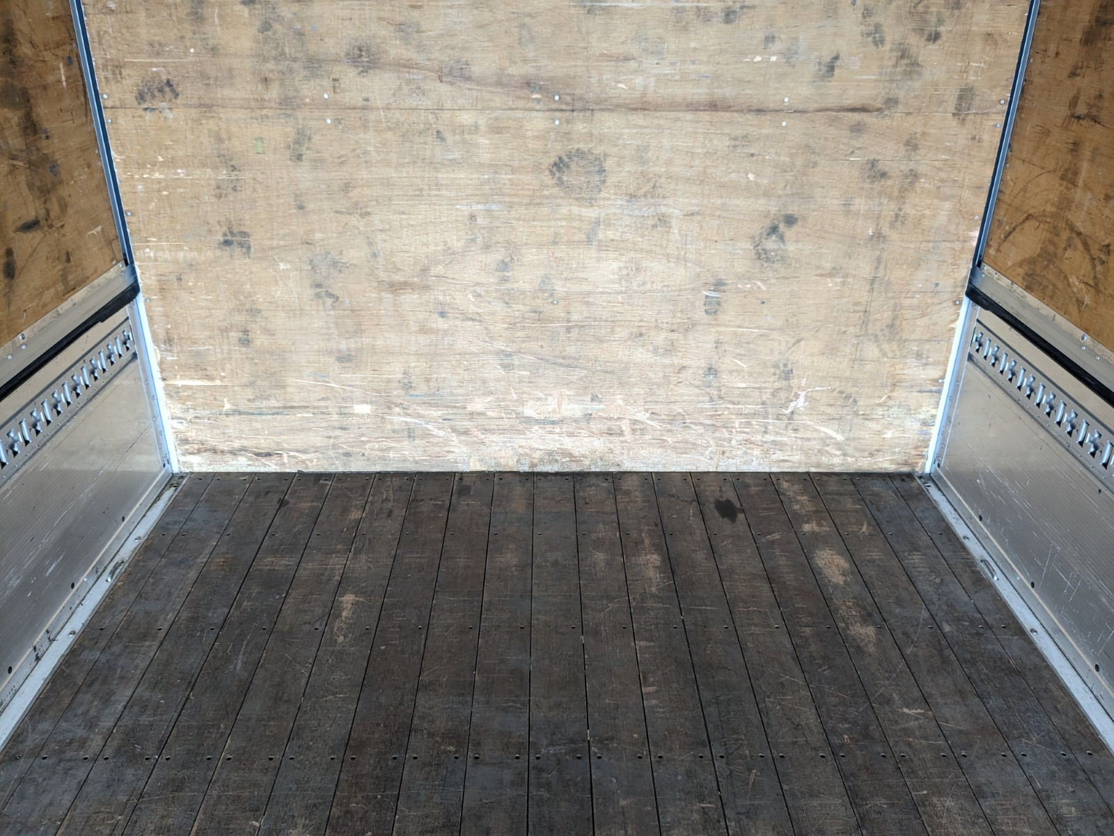 いすゞ フォワード 2PG-FRR90S2(2WD)の写真18