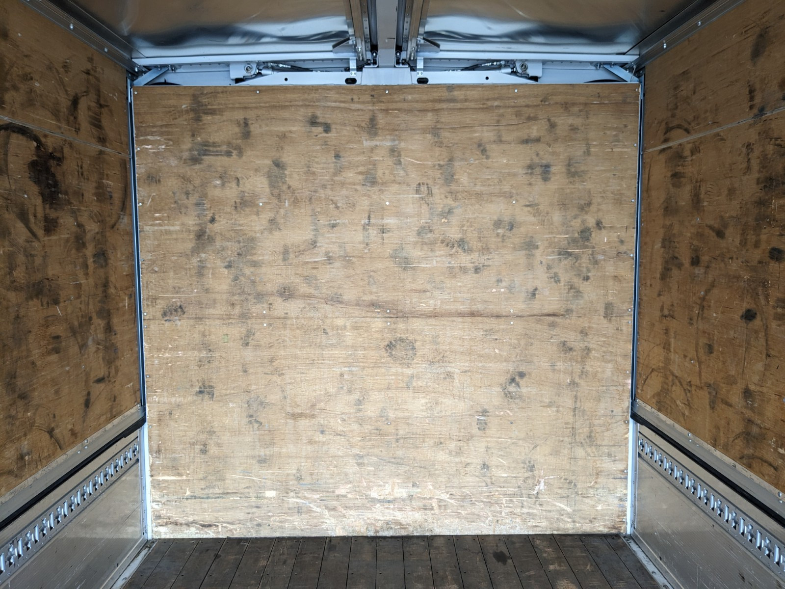 いすゞ フォワード 2PG-FRR90S2(2WD)の写真20