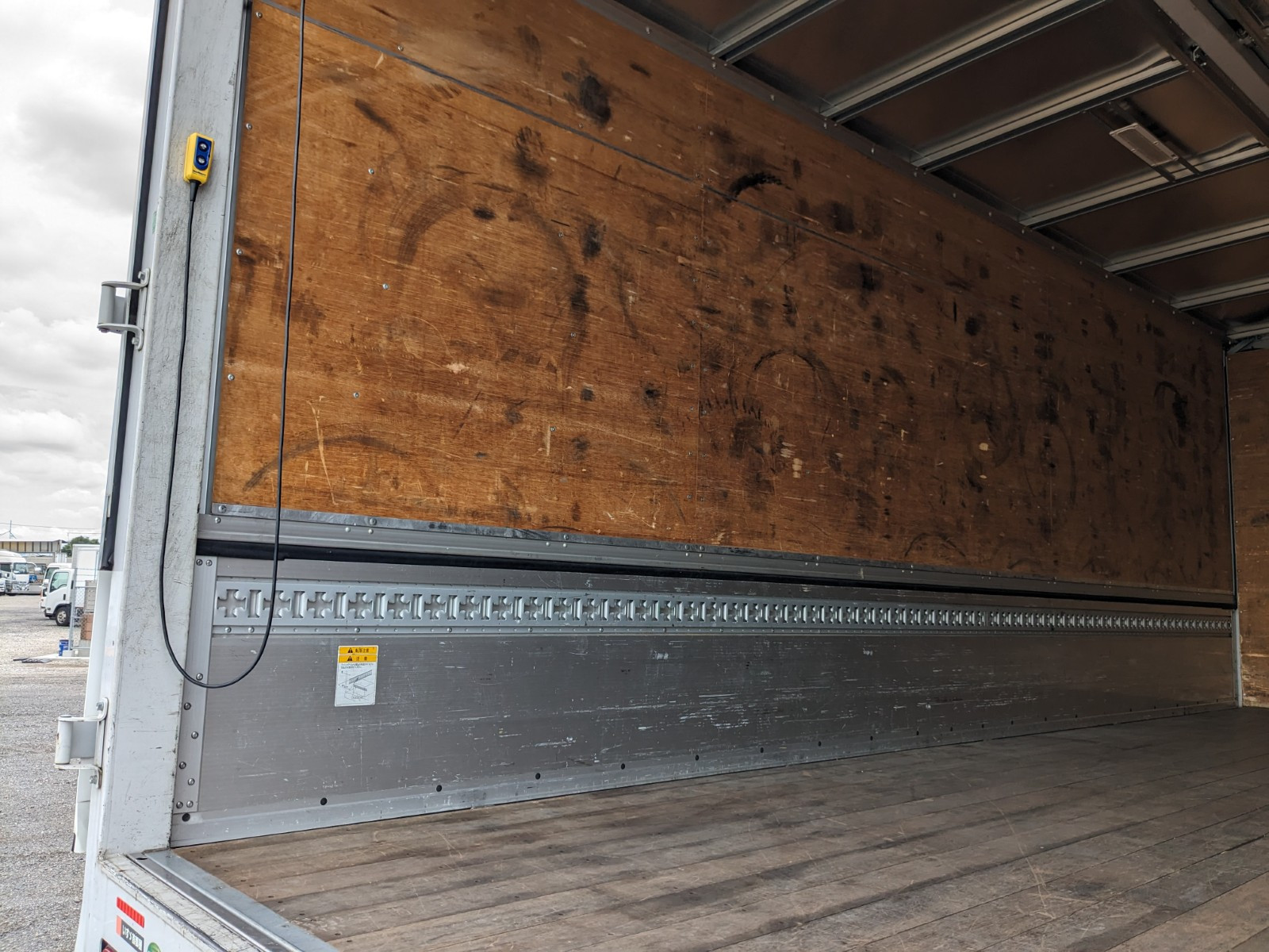 いすゞ フォワード 2PG-FRR90S2(2WD)の写真23