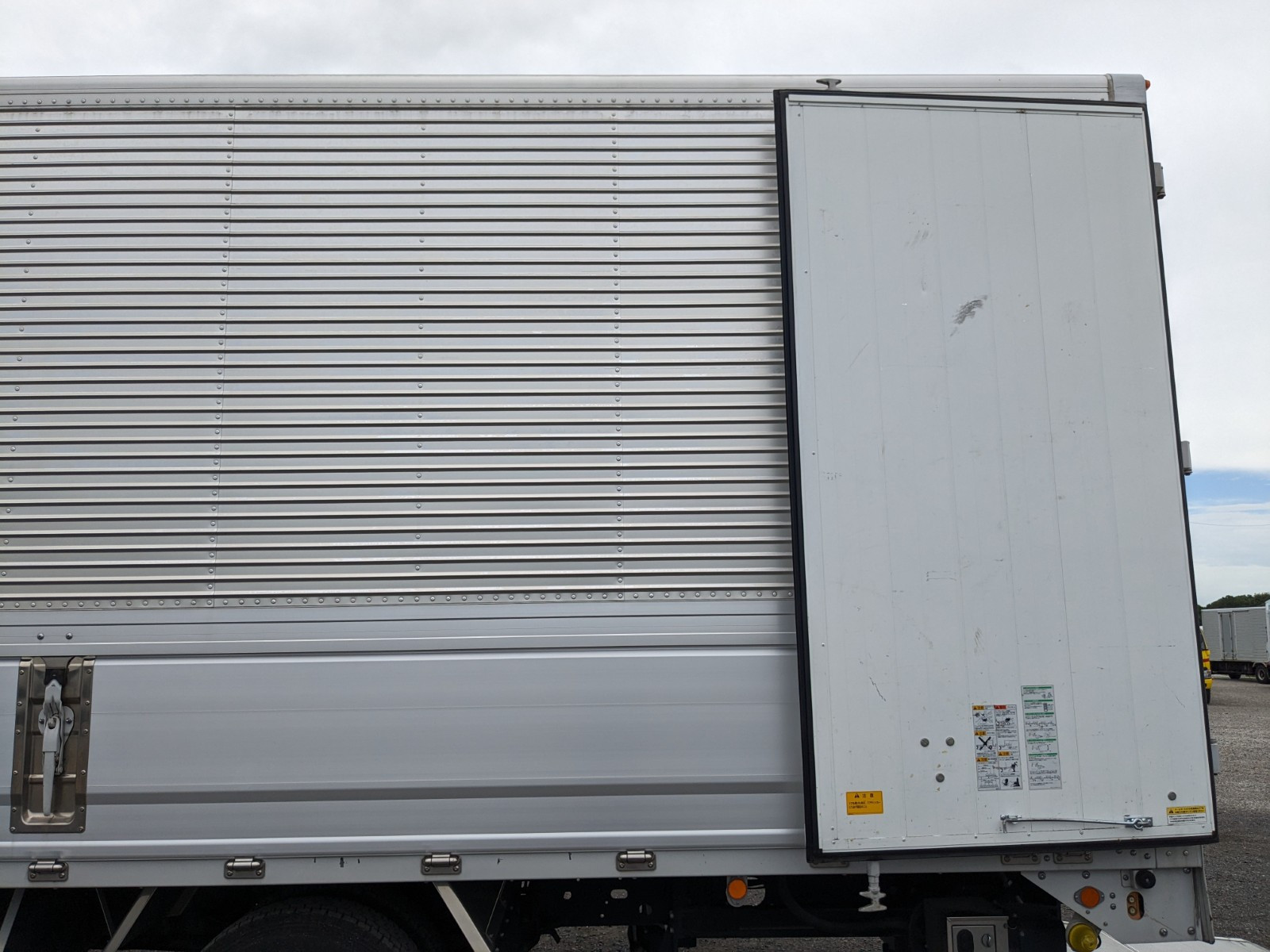 いすゞ フォワード 2PG-FRR90S2(2WD)の写真24