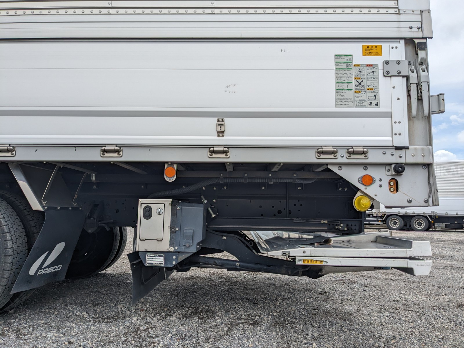 いすゞ フォワード 2PG-FRR90S2(2WD)の写真25