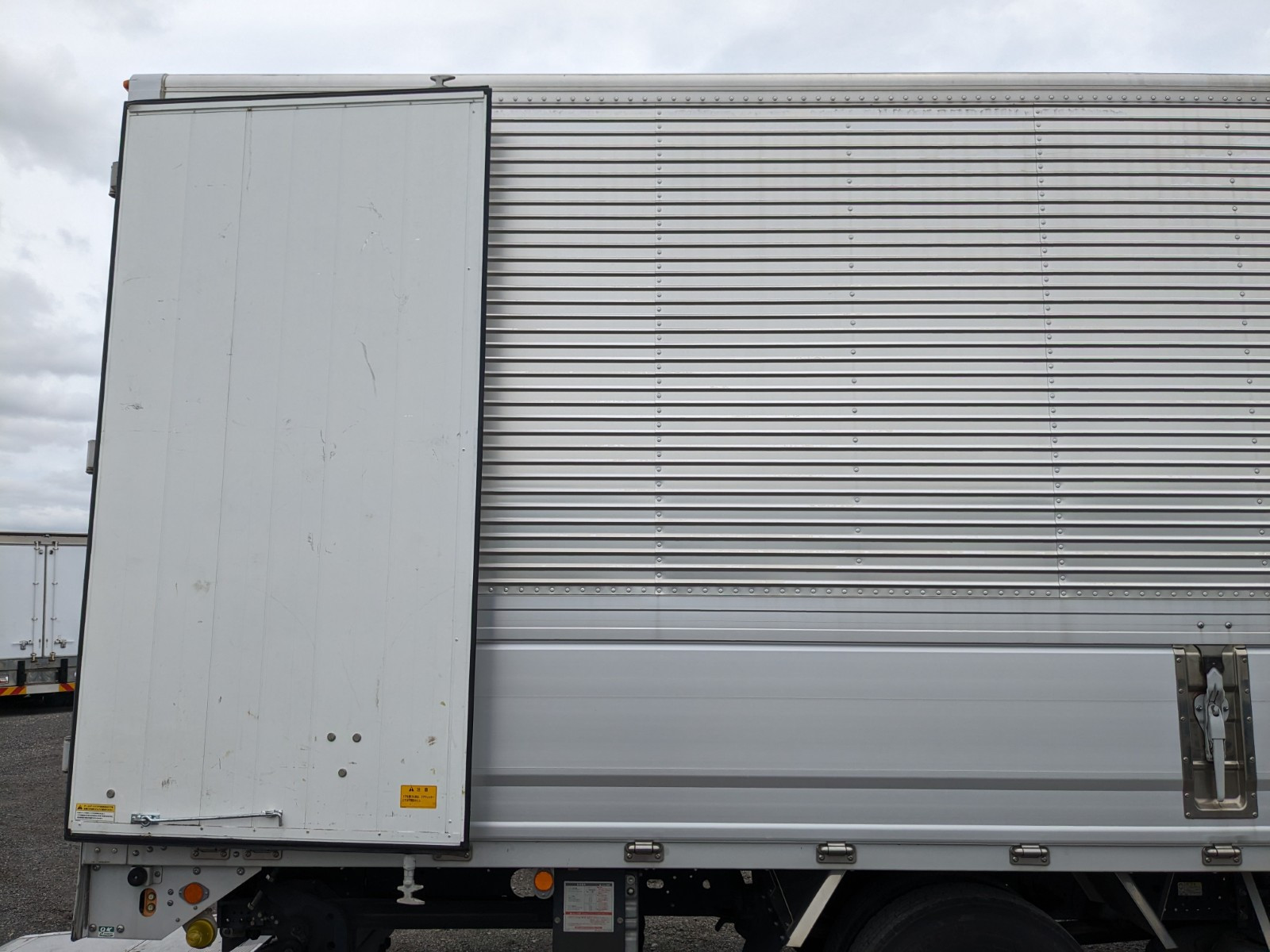 いすゞ フォワード 2PG-FRR90S2(2WD)の写真30