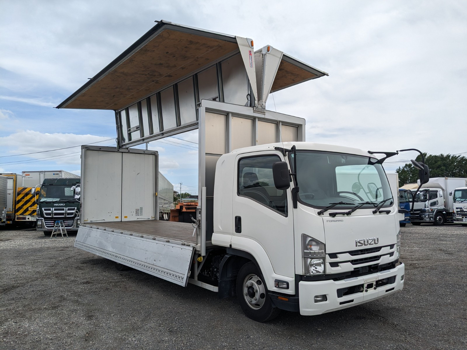 いすゞ フォワード 2PG-FRR90S2(2WD)の写真35