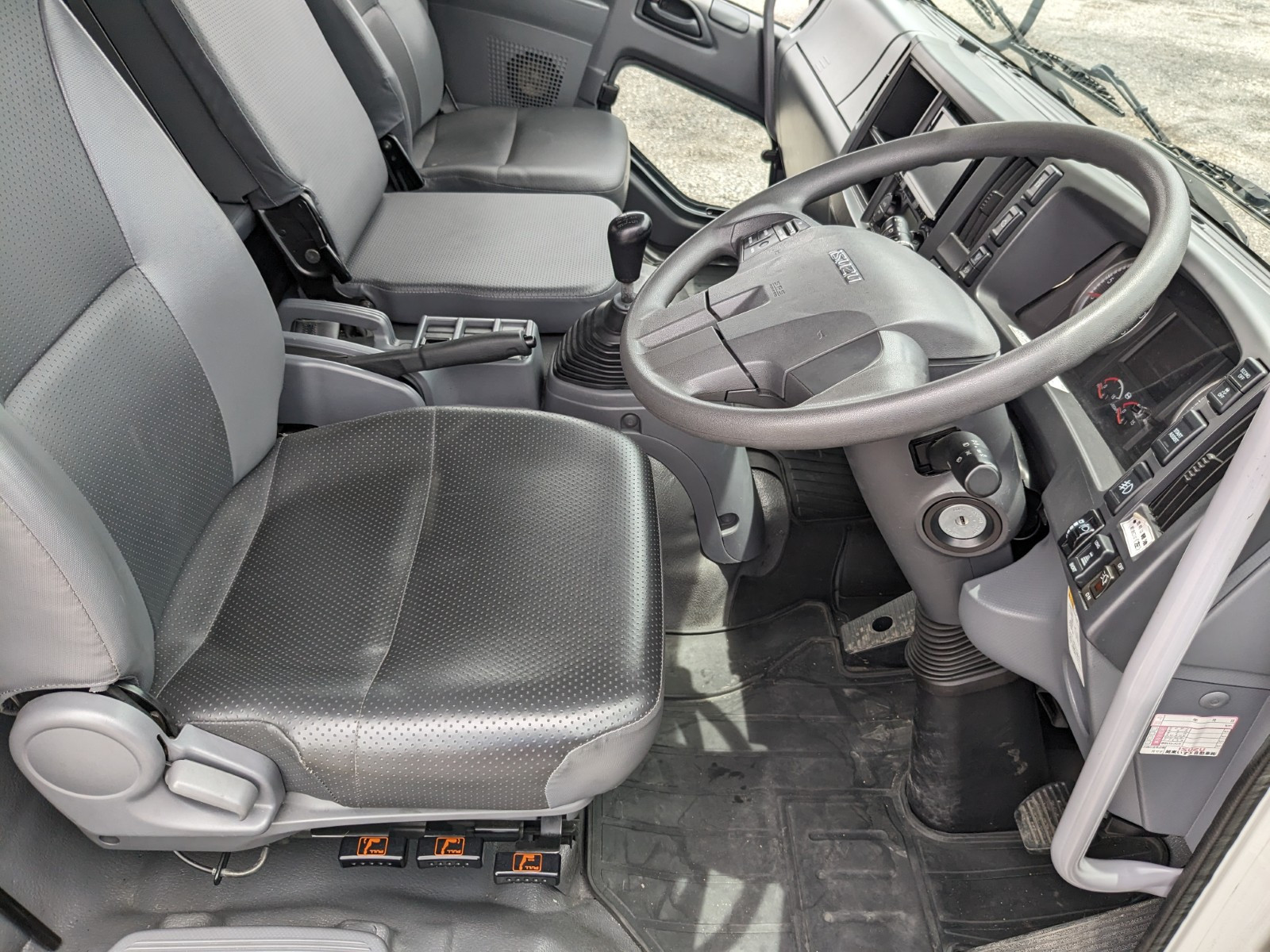 いすゞ フォワード 2PG-FRR90S2(2WD)の写真40