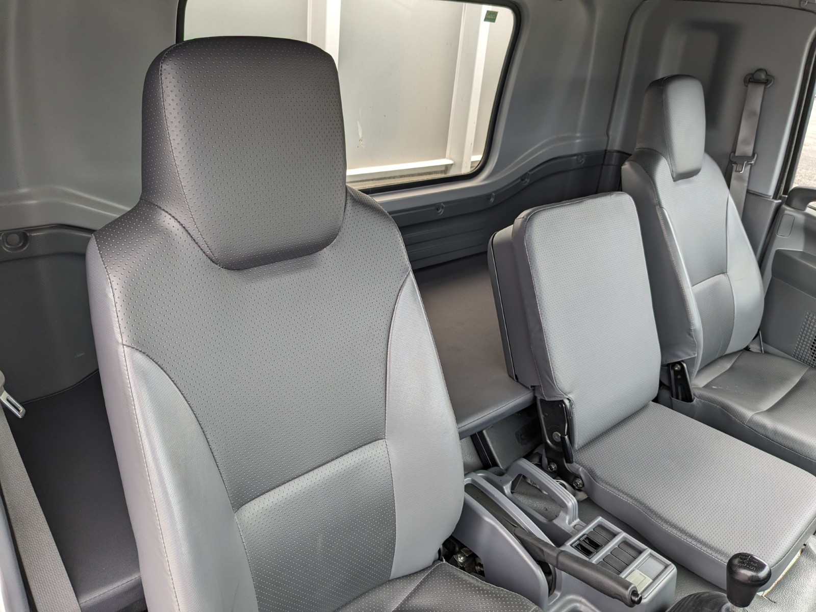 いすゞ フォワード 2PG-FRR90S2(2WD)の写真42