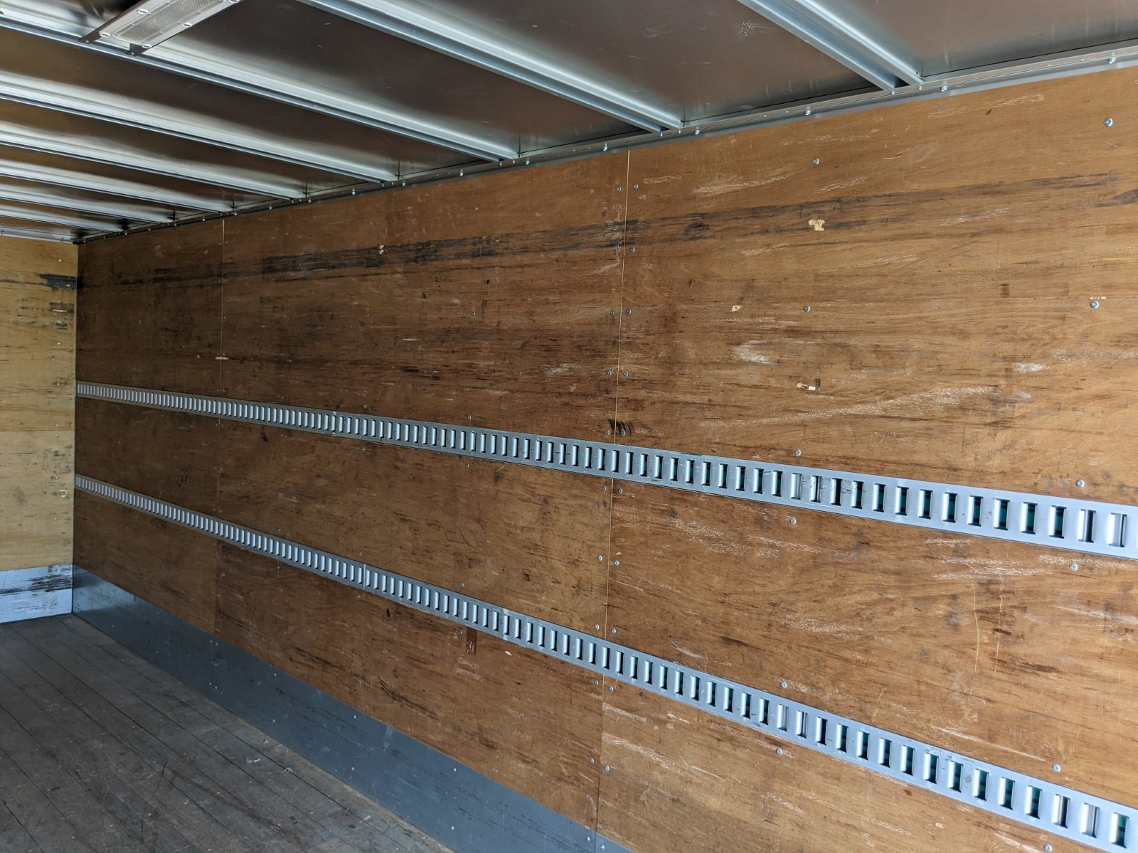 いすゞ フォワード 2PG-FRR90S2(2WD)の写真27