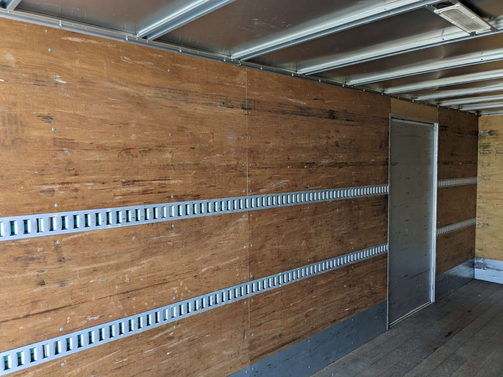 いすゞ フォワード 2PG-FRR90S2(2WD)の写真28