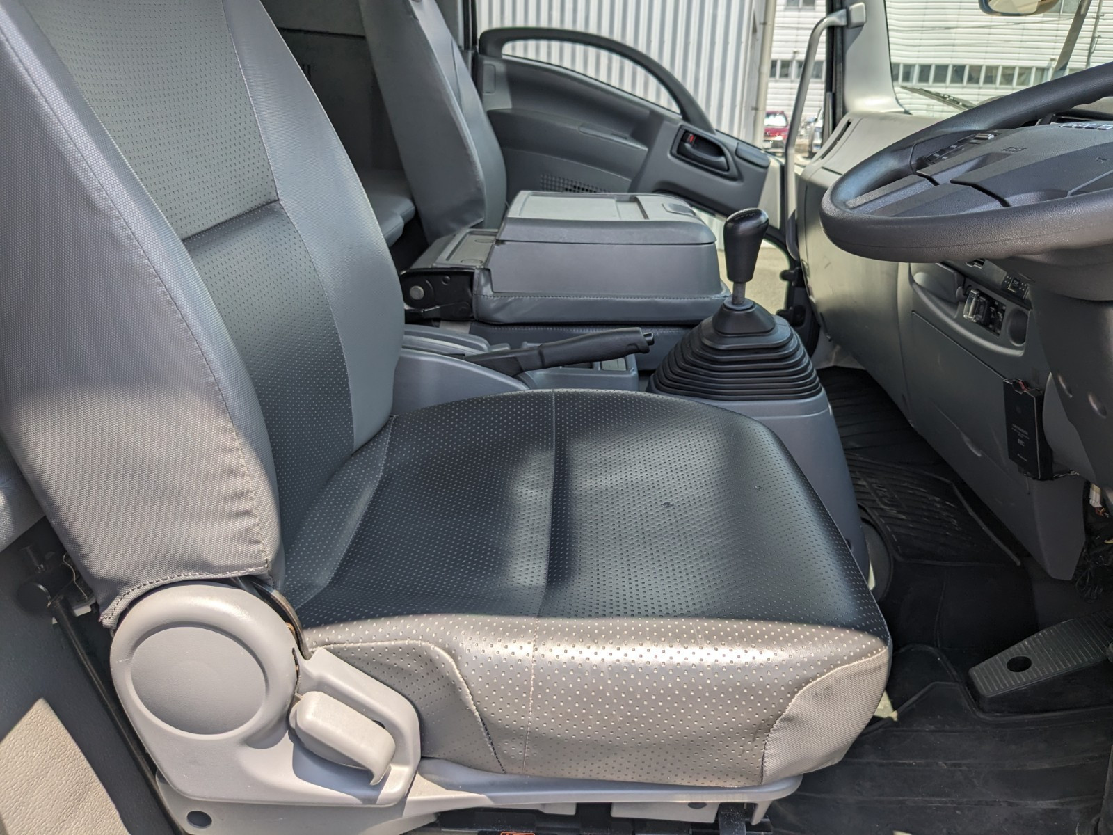 いすゞ フォワード 2PG-FRR90S2(2WD)の写真37