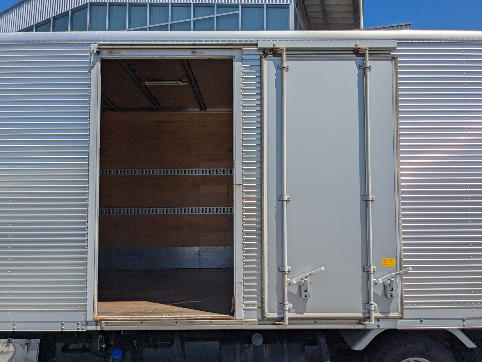 いすゞ フォワード 2PG-FRR90S2(2WD)の写真15