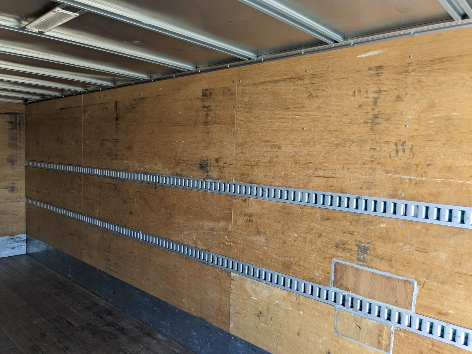 いすゞ フォワード 2PG-FRR90S2(2WD)の写真27