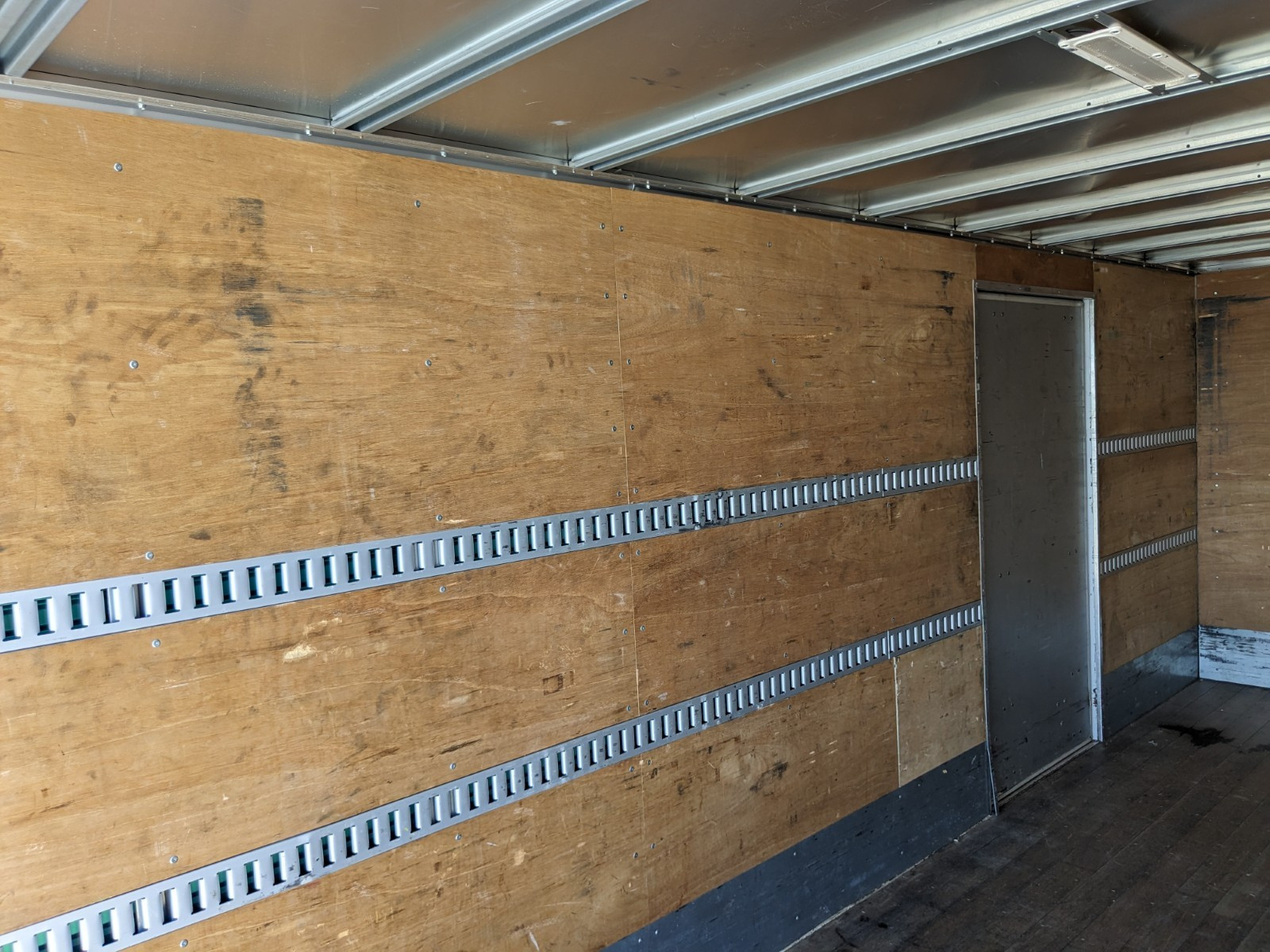 いすゞ フォワード 2PG-FRR90S2(2WD)の写真28