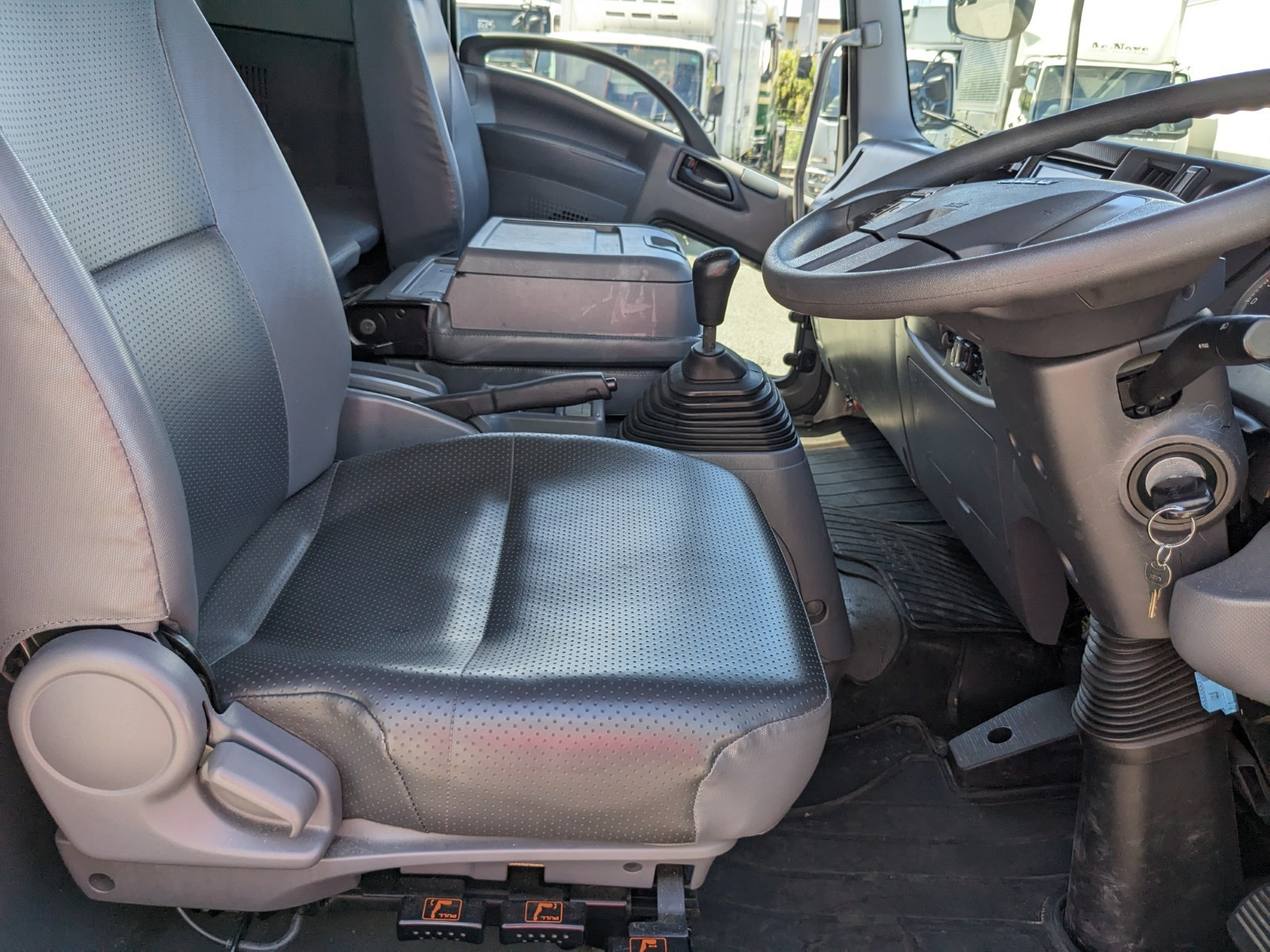 いすゞ フォワード 2PG-FRR90S2(2WD)の写真38