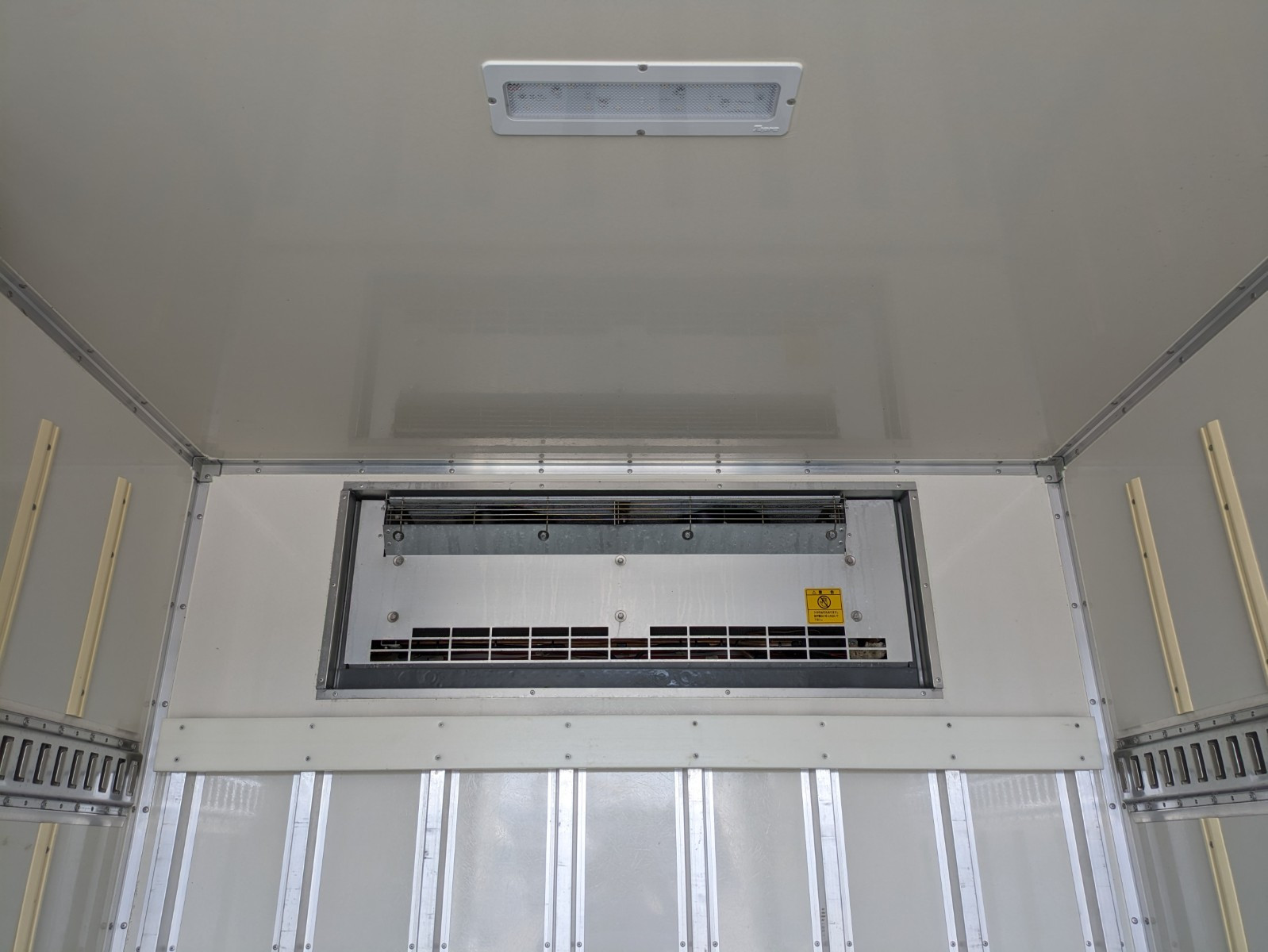 三菱 キャンター TPG-FEB80(2WD)の写真16