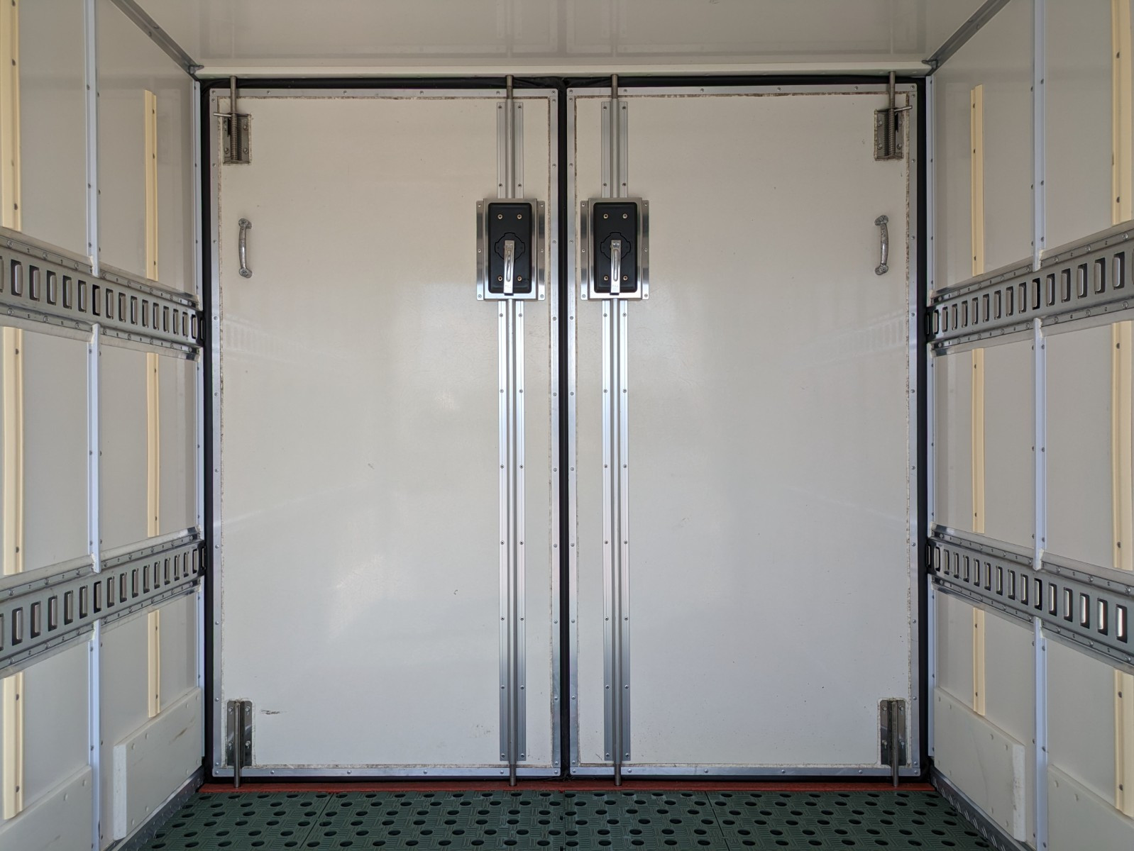 三菱 キャンター TPG-FEB80(2WD)の写真19