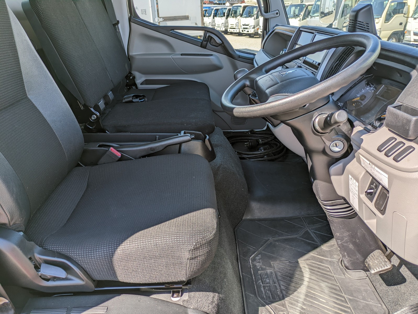 三菱 キャンター TPG-FEB80(2WD)の写真37