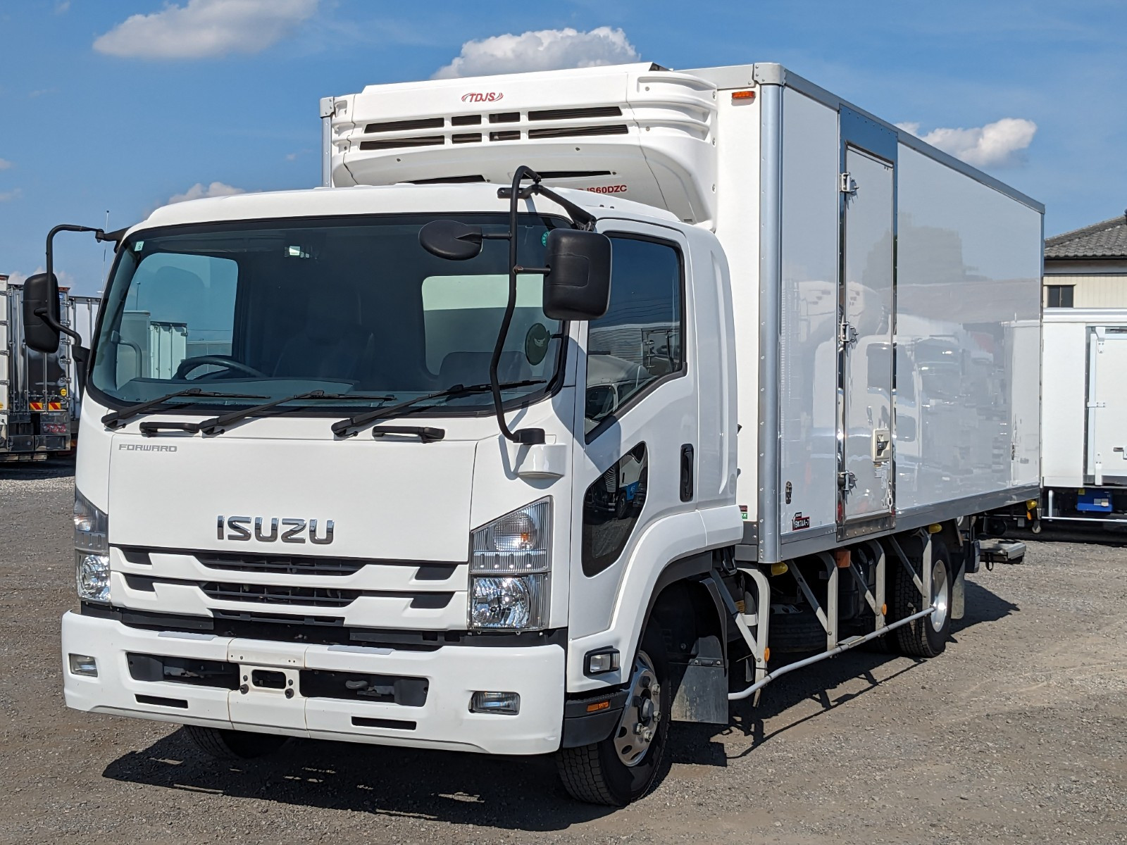 いすゞ フォワード TKG-FRR90S2(2WD)の写真1