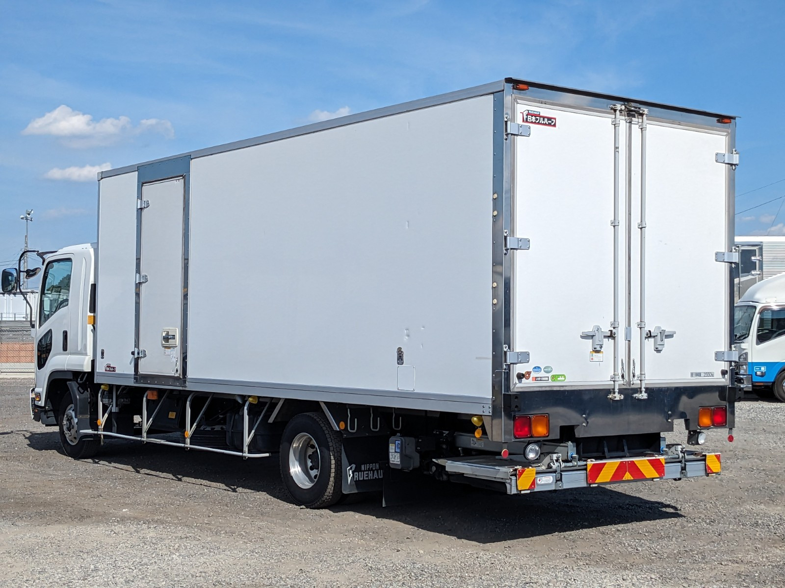 いすゞ フォワード TKG-FRR90S2(2WD)の写真4