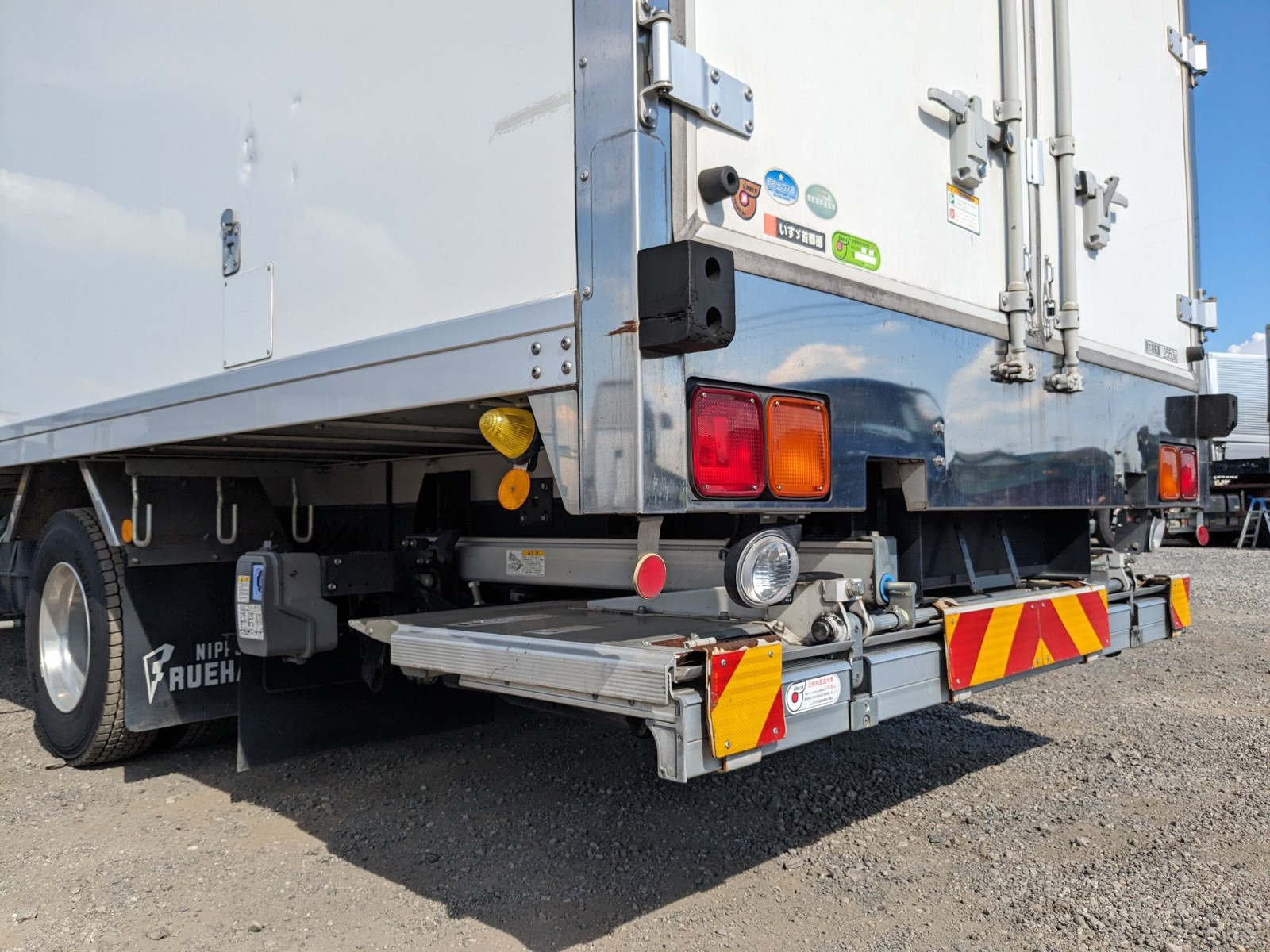 いすゞ フォワード TKG-FRR90S2(2WD)の写真8