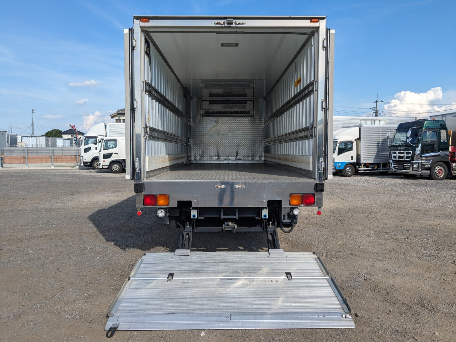 いすゞ フォワード TKG-FRR90S2(2WD)の写真9