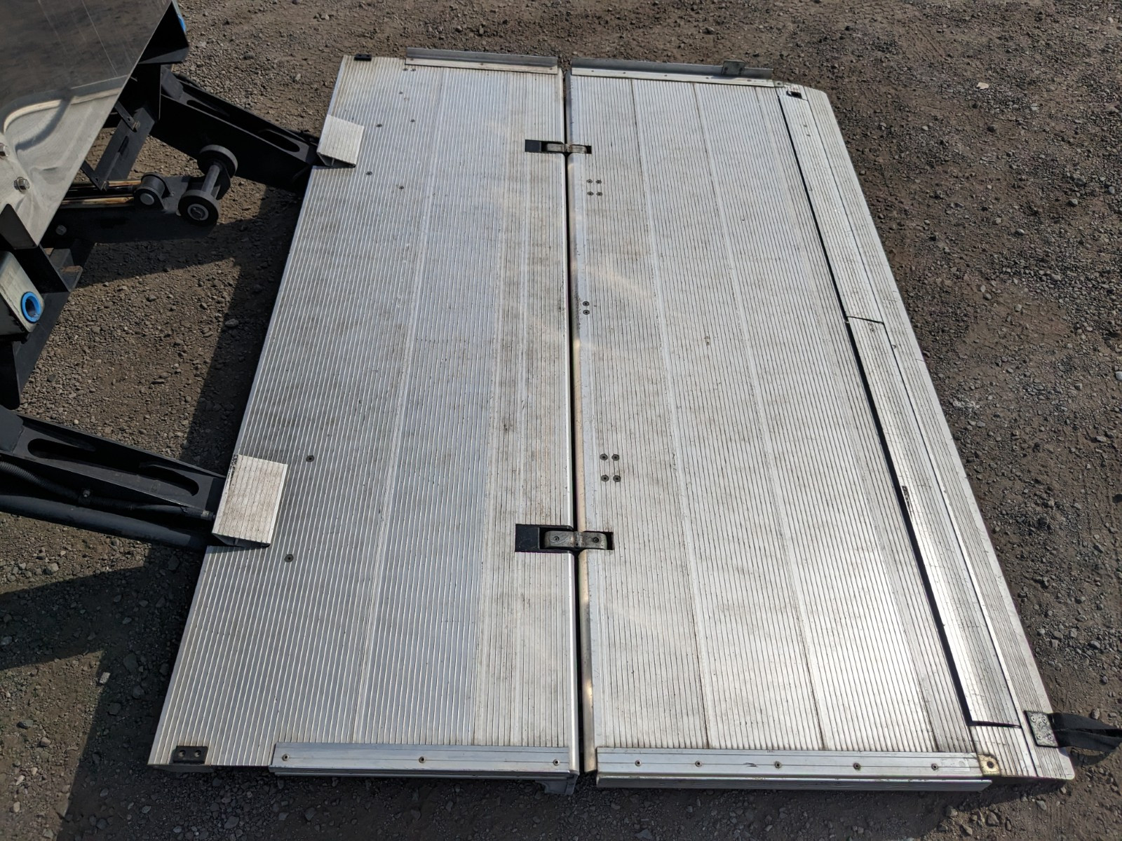 いすゞ フォワード TKG-FRR90S2(2WD)の写真10