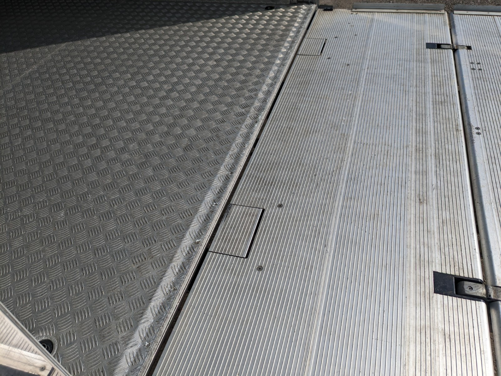 いすゞ フォワード TKG-FRR90S2(2WD)の写真11