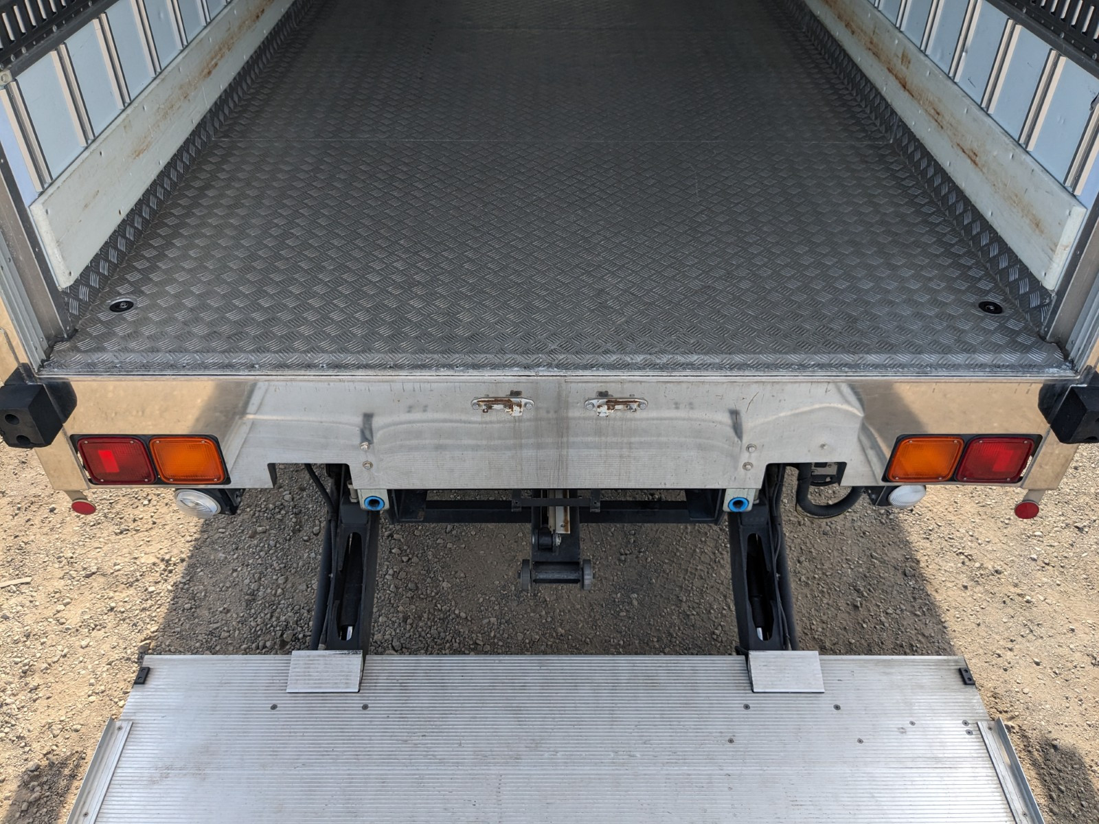 いすゞ フォワード TKG-FRR90S2(2WD)の写真12