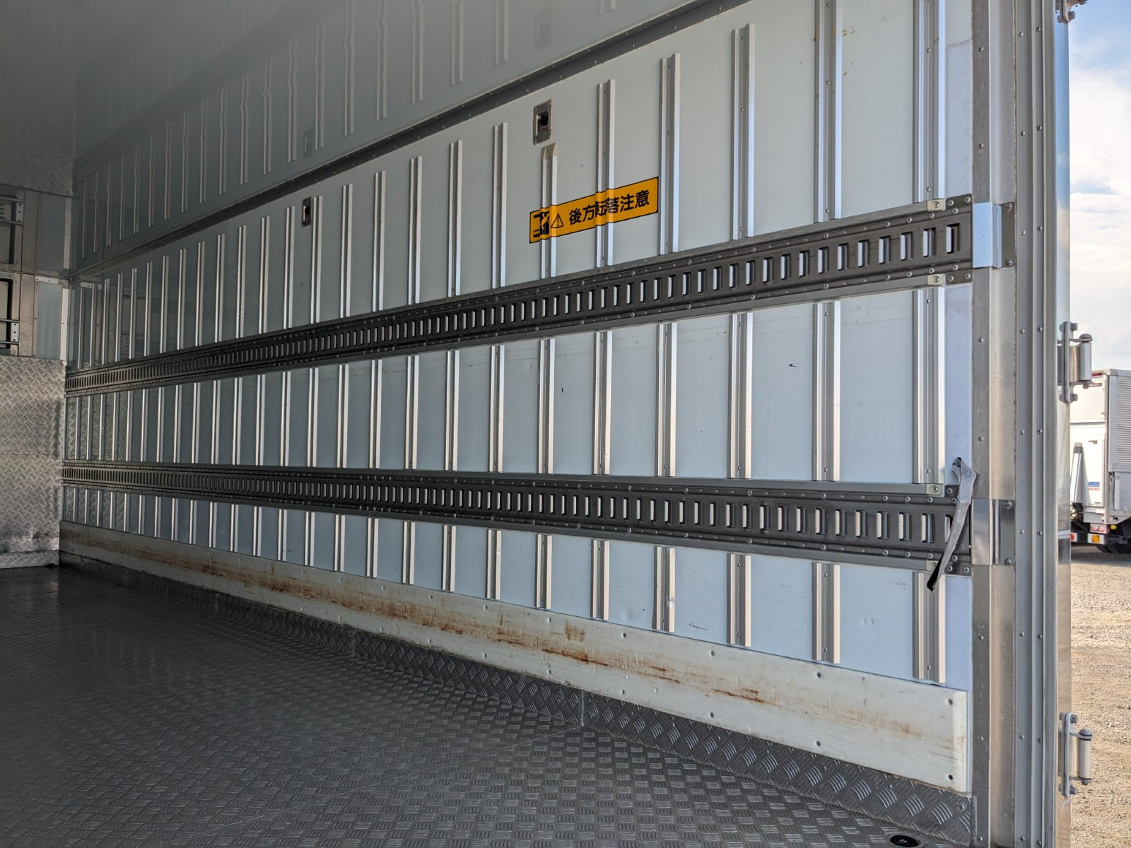 いすゞ フォワード TKG-FRR90S2(2WD)の写真21