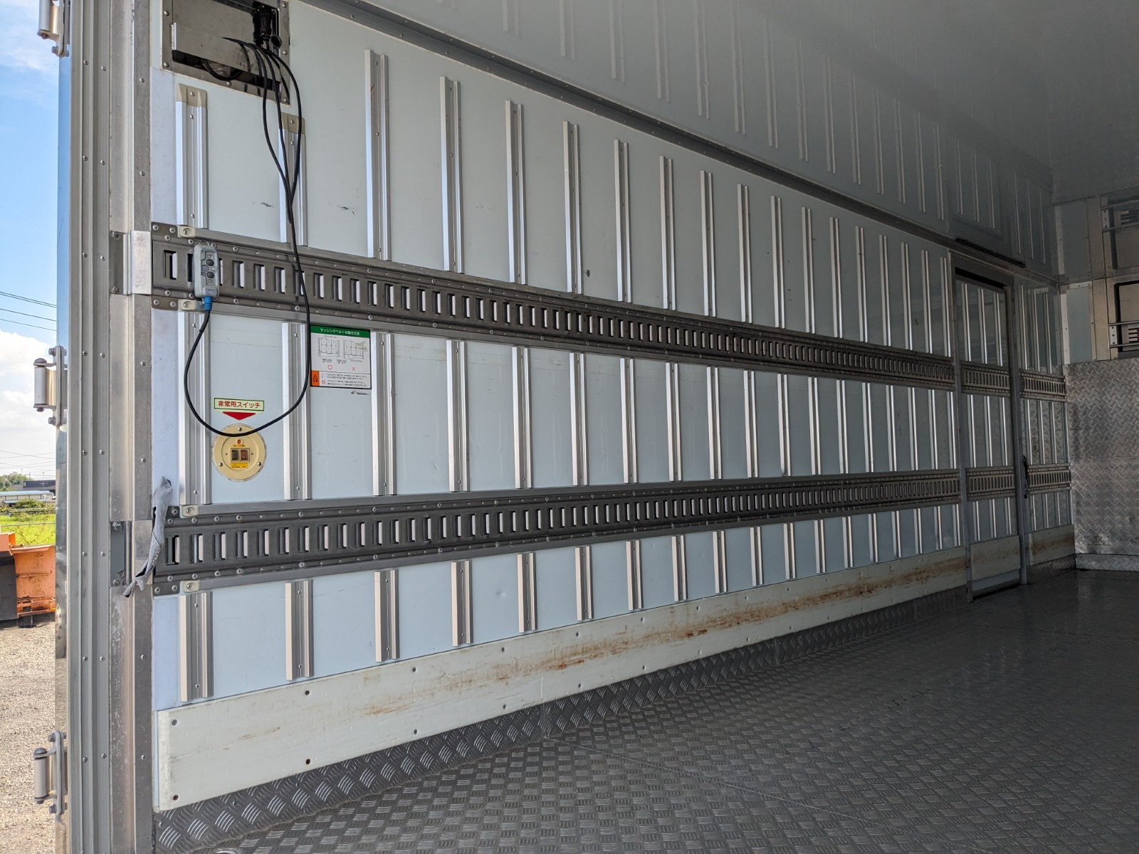 いすゞ フォワード TKG-FRR90S2(2WD)の写真22