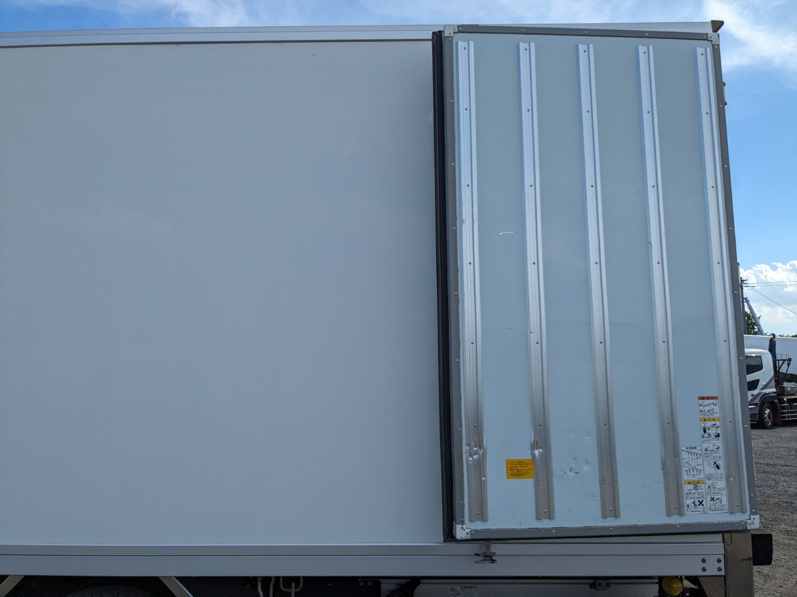 いすゞ フォワード TKG-FRR90S2(2WD)の写真23