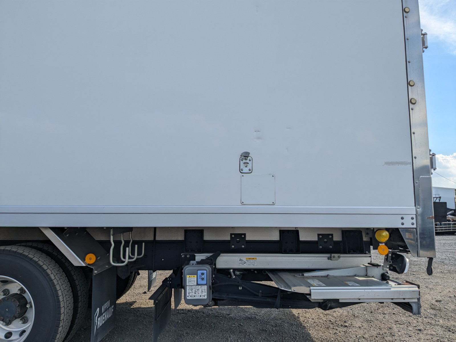 いすゞ フォワード TKG-FRR90S2(2WD)の写真25