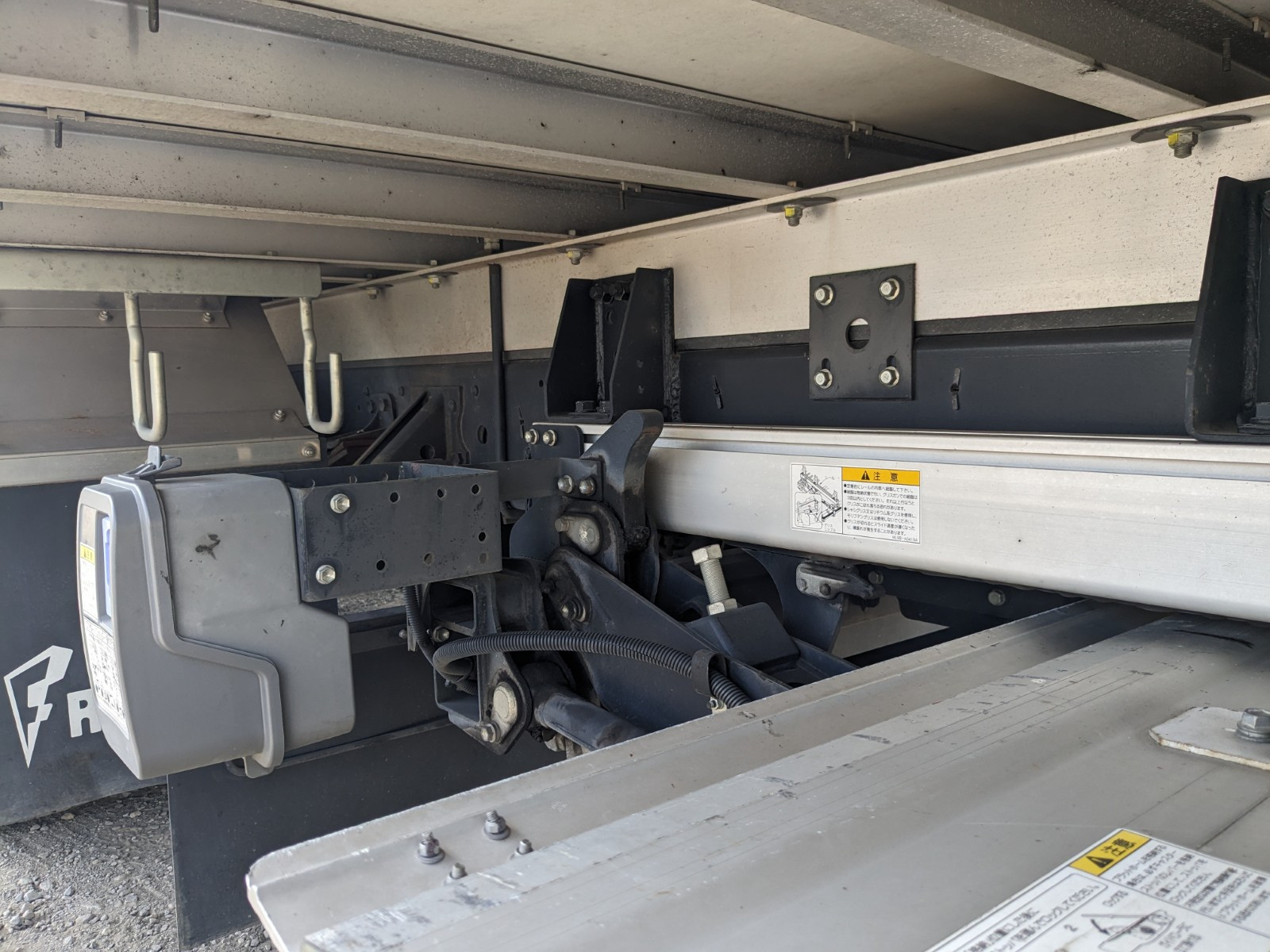 いすゞ フォワード TKG-FRR90S2(2WD)の写真26