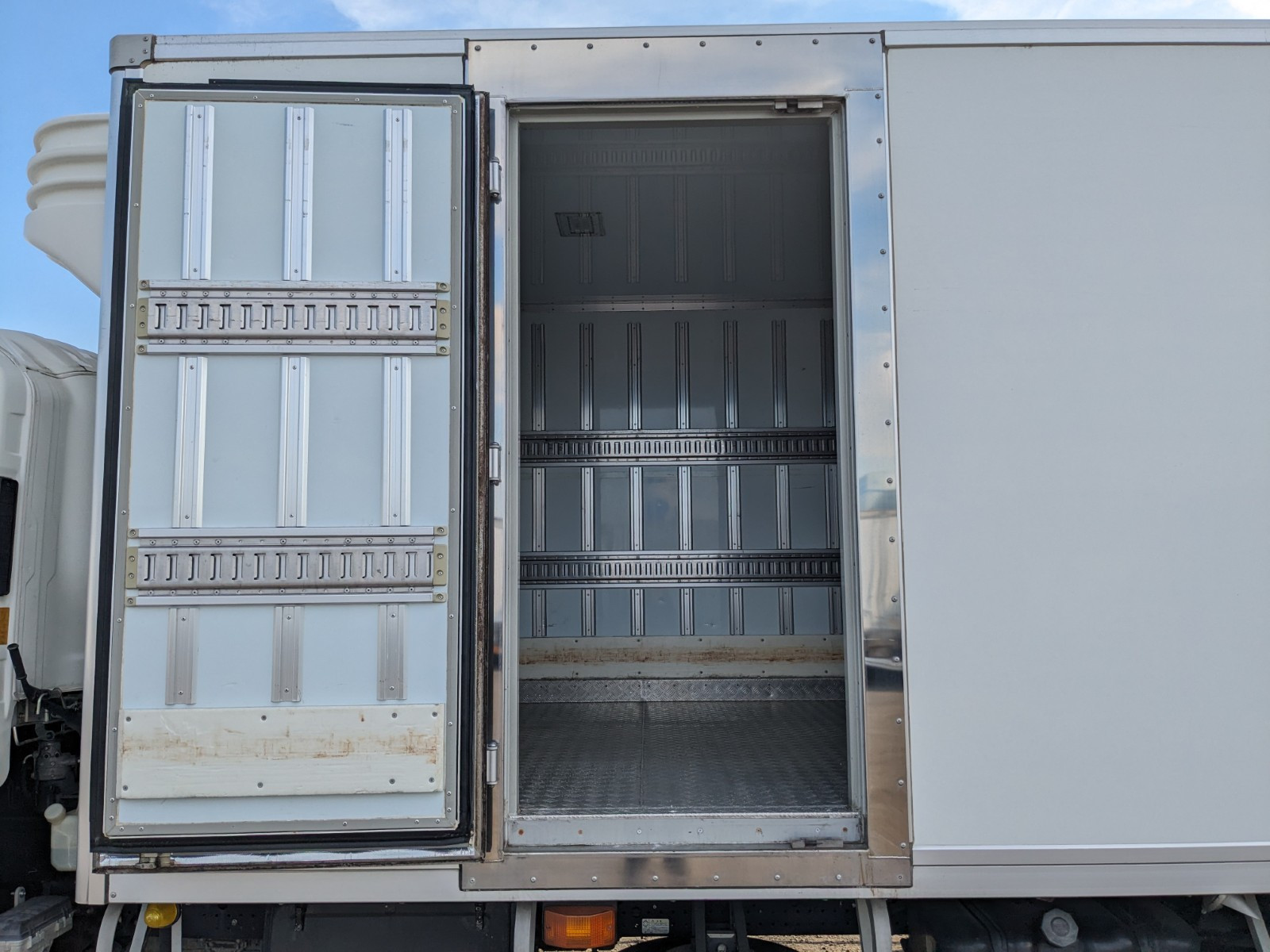 いすゞ フォワード TKG-FRR90S2(2WD)の写真30