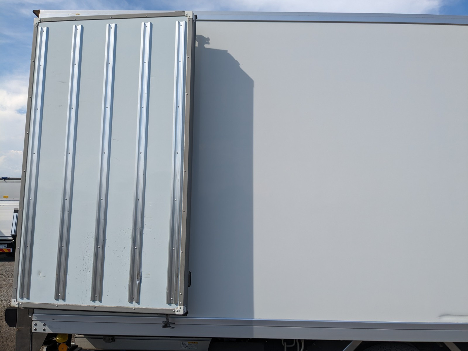 いすゞ フォワード TKG-FRR90S2(2WD)の写真32