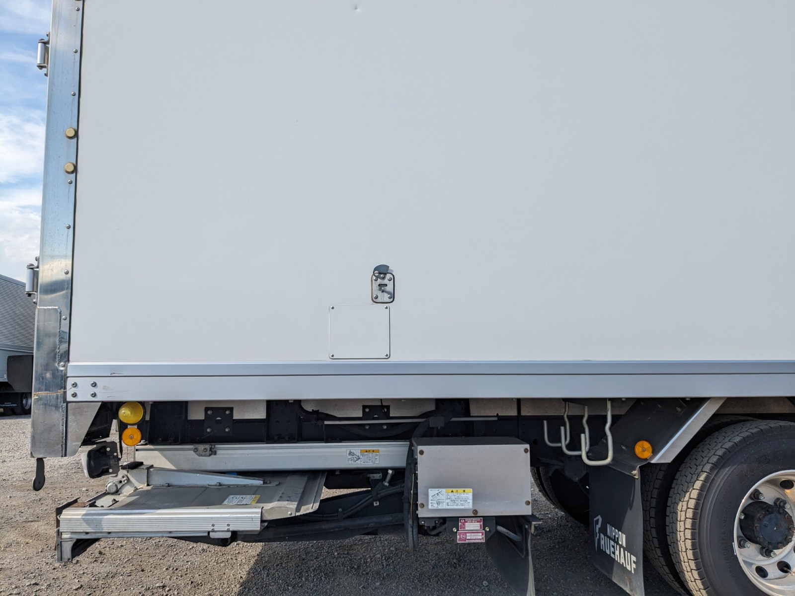 いすゞ フォワード TKG-FRR90S2(2WD)の写真33